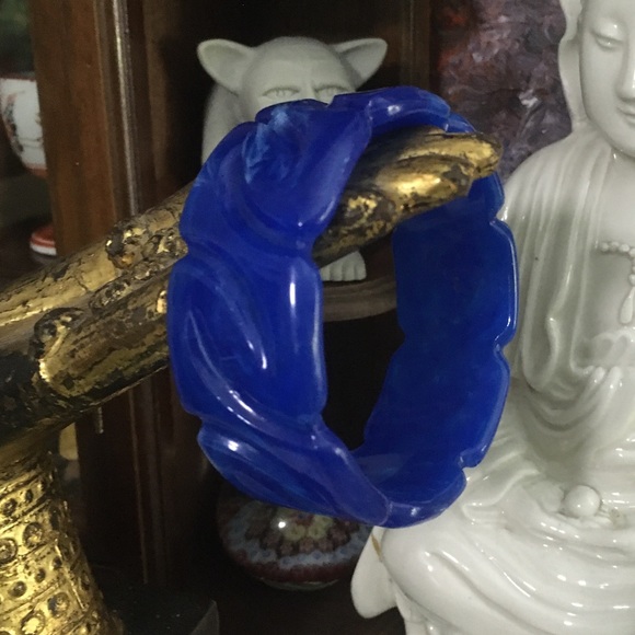 Vintage Jewelry - VTG Blue Lucite Bangle